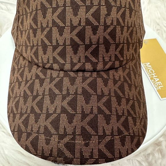 MICHAEL KORS SIGNATURE LOGO BASEBALL CAP New - Picture 2 of 7